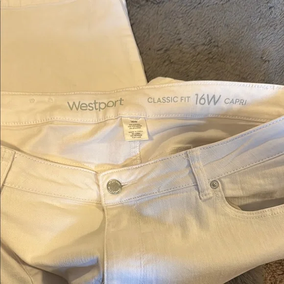 Westport Classic Fit Women's White Jean Capri - Picture 2 of 6